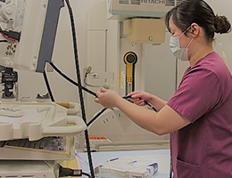 看護部 手術・中央材料室 内視鏡検査室での看護師の様子